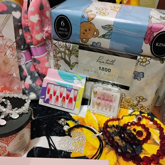 Pink Hair Clips Set - Picture 2 of 10